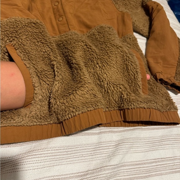 Patagonia Tan and Brown Puffer Jacket with Hood - Picture 2 of 8